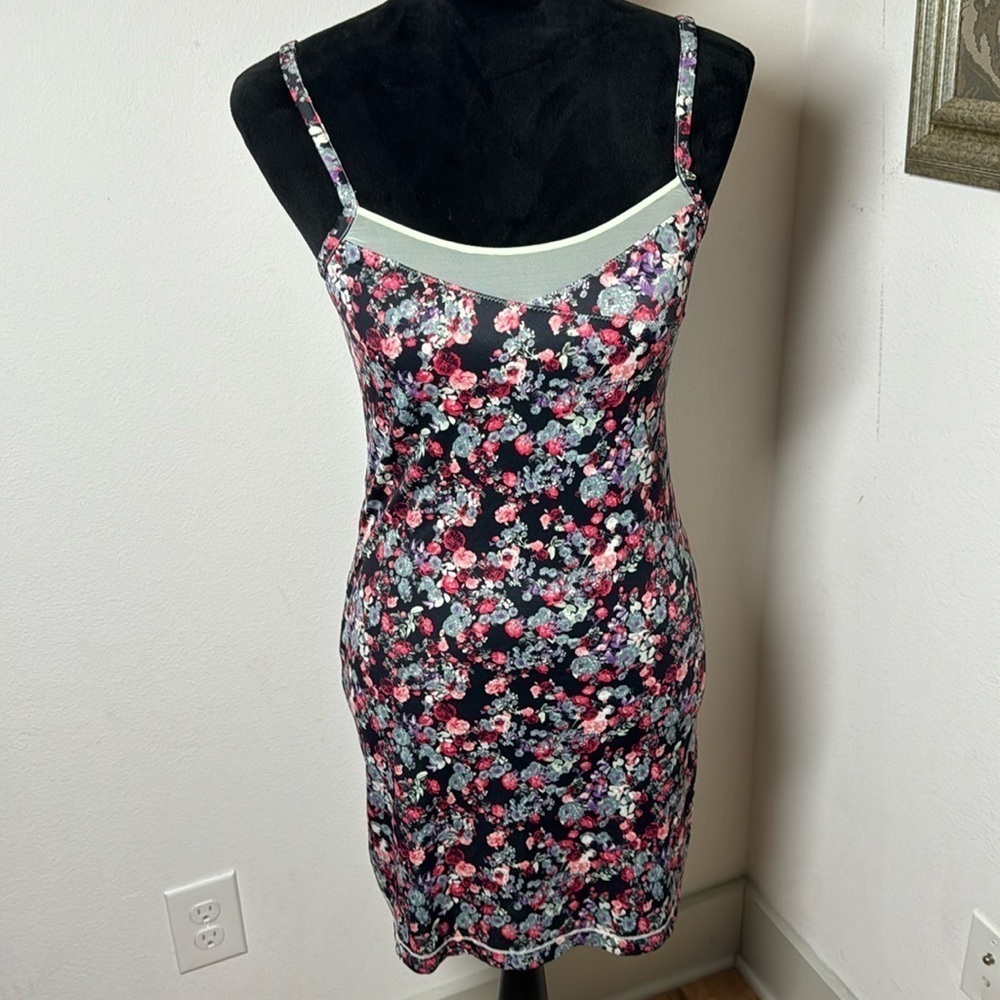 BCBGeneration floral print stretch slip chemise adjustable straps mesh detail M‎